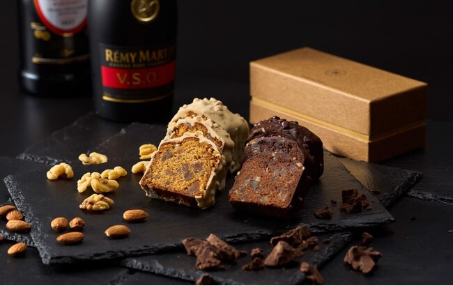 【明治記念館】“イタリア産の風味豊かな栗をパティシエがこだわり製法で練り込んだパウンドケーキ”　たっぷりのナッツ入りショコラでコーティングしたプレミアムマロンケーキ「デリスマロン」販売開始！