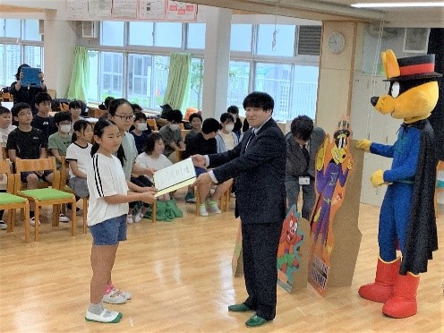 読み放題型電子図書館「Yomokka!（よもっか!）」を試行導入中の緑園義務教育学校（前期課程） をポプラ社が表彰