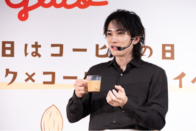 【イベントレポート】10月1日「コーヒーの日」に俳優・町田啓太さんがバリスタに挑戦！バリスタ世界チャンピオン粕谷哲さんによるアーモンドミルクを使ったアレンジ提案も！