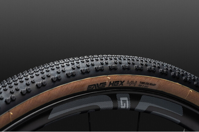 ENVE（エンヴィ）初のグラベルタイヤ 「HEX」が発表