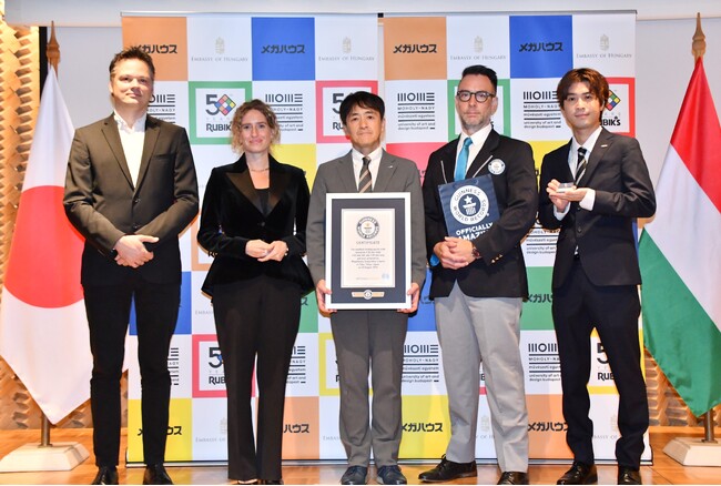 世界新記録樹立！1辺約0.5cmの世界最小のルービックキューブがギネス世界記録(TM)【最小のパズルキューブ】に認定！