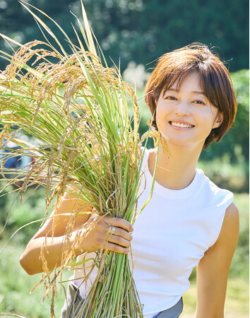 俳優の小林涼子さんが、天然物由来製品「Natural Products」のアンバサダーに就任