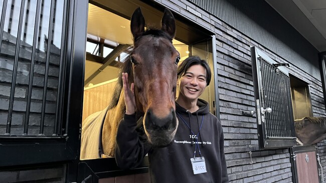 引退競走馬の支援活動などに取り組む TCC Japan 代表の山本 高之氏が『第４回 OSAKA ホースフェア』に登壇