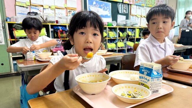 ホームタウン沖縄市の学校給食で「キングス応援献立」が提供されました