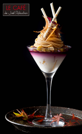 【1日20食限定 秋の新作パフェ】ル カフェ ドゥ ジョエル・ロブションより新登場！「栗パフェ モンブラン仕立て　洋梨とカシスをアクセントに」