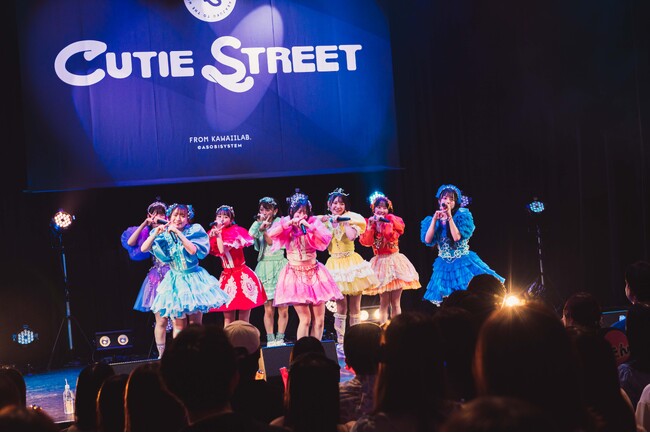 CUTIE STREET、満員の初単独で見せた全力の“KAWAII”。1stシングル「かわいいだけじゃだめですか？」のMVティザーを公開