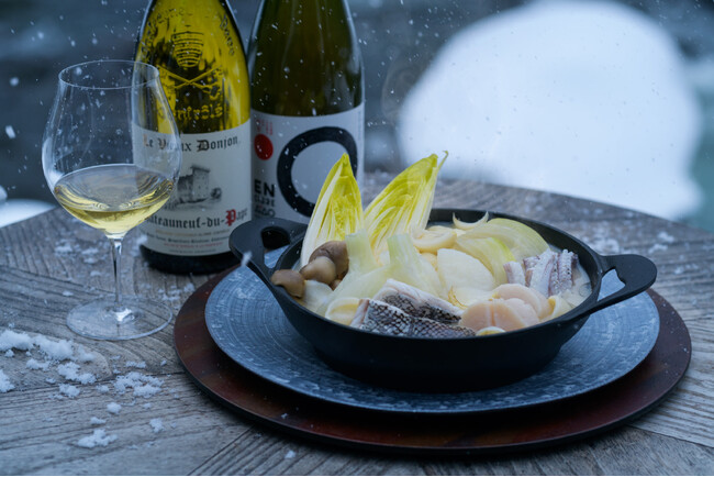 【星野リゾート　奥入瀬渓流ホテル】幻想的な雪景色を見ながら味わう朝食「コトリヤード風じゃっぱ汁」新登場｜期間：2024年12月10日～2025年3月24日