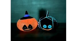 芸術の秋が来た!夜に輝くオリジナルスライムを作り出せ! スライム色塗り体験「秋限定!光るスライムのきらめきクラフト」 10月12日(土)より開催 芸術の秋が来た!夜に輝くオリジナルスライムを作り出せ! スライム色塗り体験「秋限定!光るスライムのきらめきクラフト」 10月12日(土)より開催