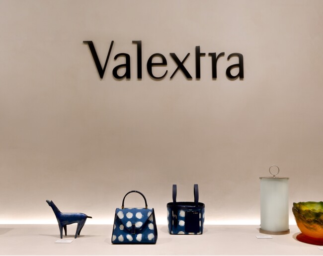 【Valextra × 京藍染師 松崎陸 コラボレーション】藍染の伝統を取り入れたアートピース・バッグを京都・祇園のCasa Valextraにて限定発売
