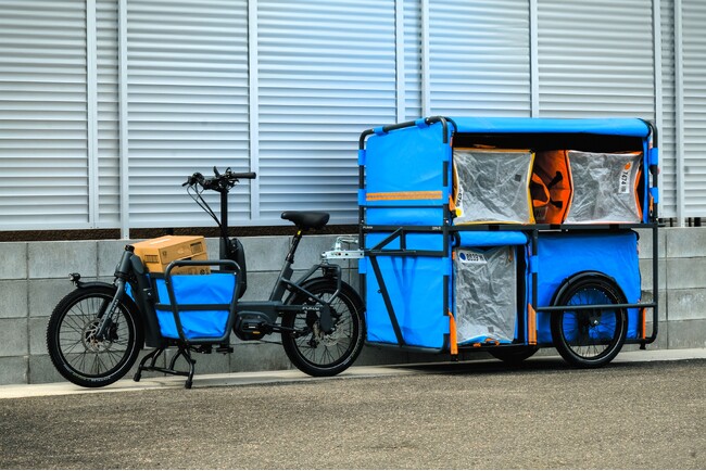 Amazon、リヤカー付き電動アシスト自転車の新モデルを導入し、過密地域での配送の負担を軽減