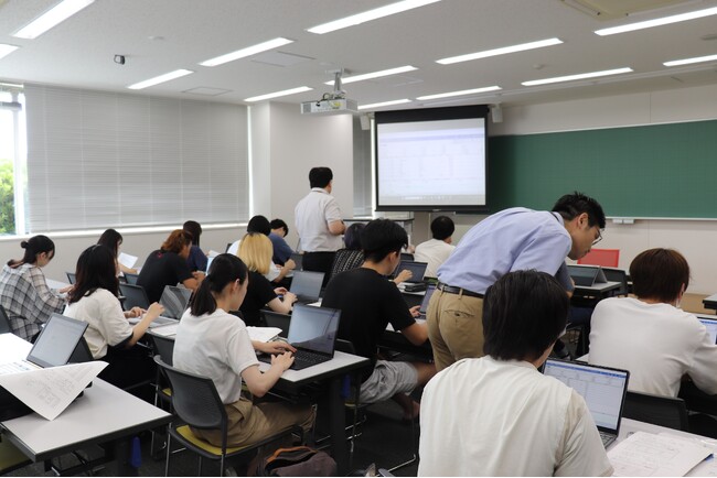 産学連携の取り組みにて、MJSのクラウド会計ソフトを明星大学経営学部の必修科目で活用