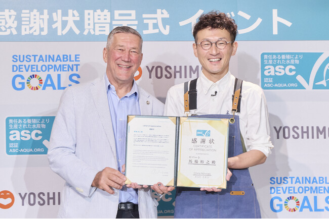 ASC・CEOからロバート・馬場さんへの感謝状贈呈式と時短で出来るサステナブル・シーフードレシピをロバート・馬場さんとリュウジさんが対決！