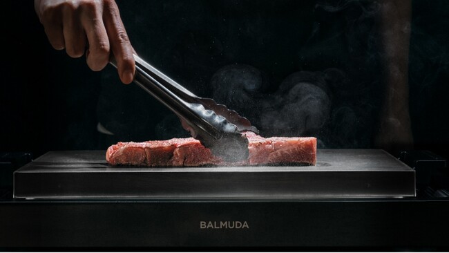 BALMUDA The Plate Proの累計出荷台数が45,000台を突破。発売1周年を記念した特別企画を実施します。