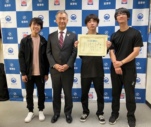 『スポGOMI甲子園2024・京都府大会』優勝チーム「暇人」の生徒が宮津市・城崎雅文市長を表敬訪問しました