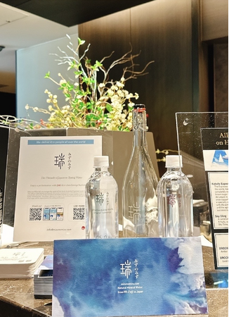 みずのみず株式会社、JAL FIRST CLASS LOUNGEに希少な天然水の提供開始