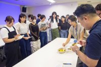 【産業能率大学】学生発案の秋季限定ランチメニューがカフェレストランで販売開始 ～実地調査から原価計算まで、学生が経営者の視点で取り組むメニュー開発プロジェクト～