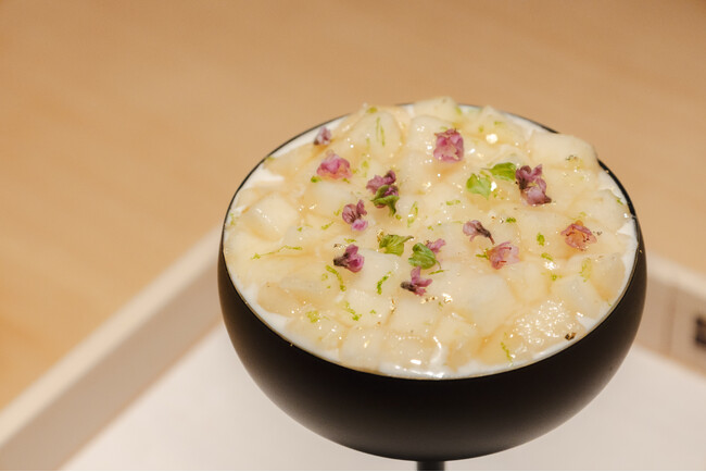 銀座のホテルバーで楽しむ日本茶デザート「抹茶とラフランスのパフェ」販売開始！