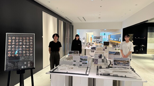 【摂南大学】グランフロント大阪にて『学生バーチカル作品展２０２４』を開催しました