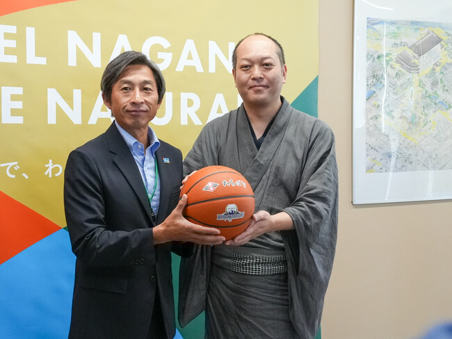 【信州ブレイブウォリアーズ×株式会社たちばな】バスケットボール寄贈プロジェクトを実施、長野市長へ表敬訪問