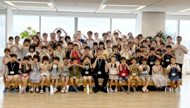 大木社長と参加者親子で記念撮影 大木社長と参加者親子で記念撮影