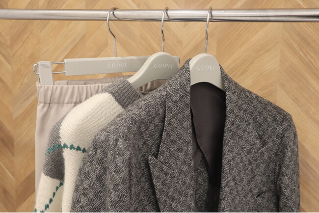 環境負荷軽減へ、ハンガーからハンガーを生み出す　SUIT SQUAREが水平リサイクルハンガーを採用