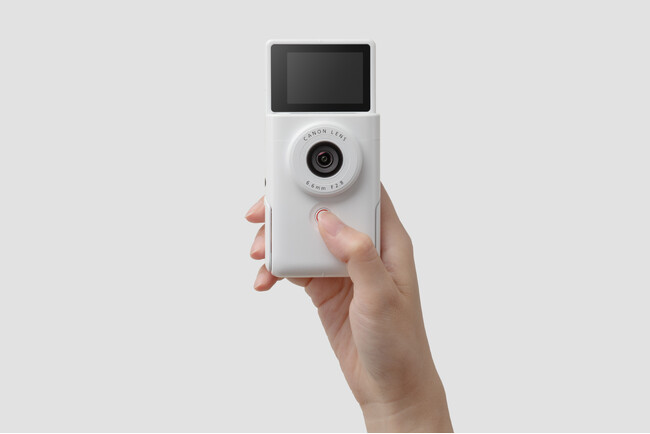 スマホライクな縦型デザインのVlogカメラ「PowerShot V10」のホワイトモデルを発売