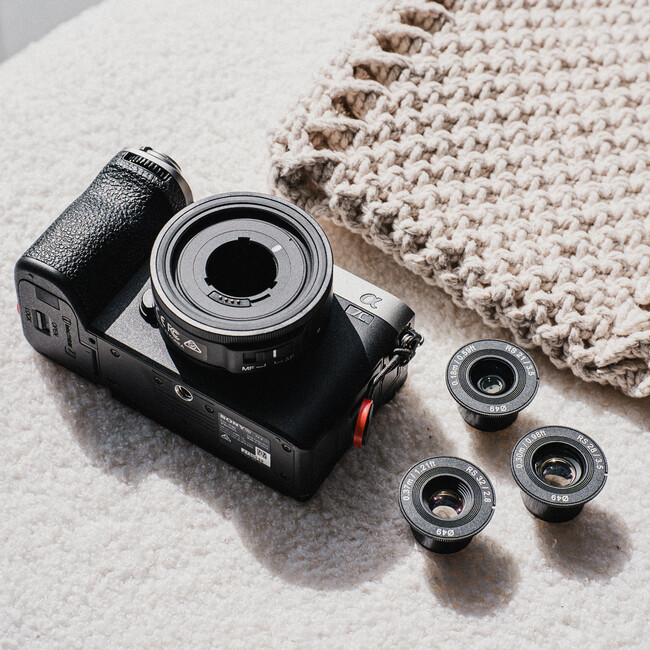 フィルムコンパクトカメラの写り再現、世界初※ 光学ユニット交換式AFレンズ「SAMYANG Remaster Slim 21mm F3.5 / 28mm F3.5 / 32mm F2.8 Eマウント」