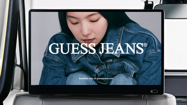 日本初上陸ブランド「GUESS JEANS」がタクシーサイネージメディア「GROWTH」に初登場