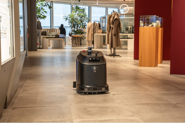 エイム・テクノロジーズ株式会社、清掃ロボットKIRARAを虎ノ門ヒルズ ステーションタワー内「SELECT by BAYCREW’S」に導入