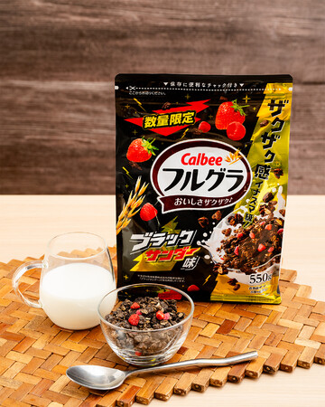 昨年の数量限定商品で最高※1ザクザク感イナズマ級！人気チョコ菓子「ブラックサンダー」と夢のコラボレーション商品『フルグラ(R) ブラックサンダー味』