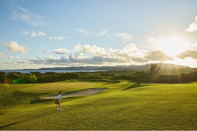 【リゾナーレ小浜島】時間を気にせず、自由気ままなゴルフプレーが叶う「ゆくるリゾートゴルフステイ」販売開始｜期間：2024年12月1日～2025年2月28日