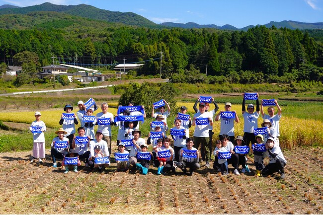 NOK、くまもと地下水財団「水田オーナー制度」に協賛し熊本事業場社員ら35人が稲刈りに参加