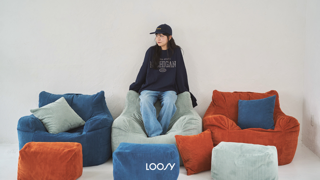 1時間で100台完売！SNSで話題のソファブランド『LOOSY』の1人掛けビーズソファが全16色展開に！