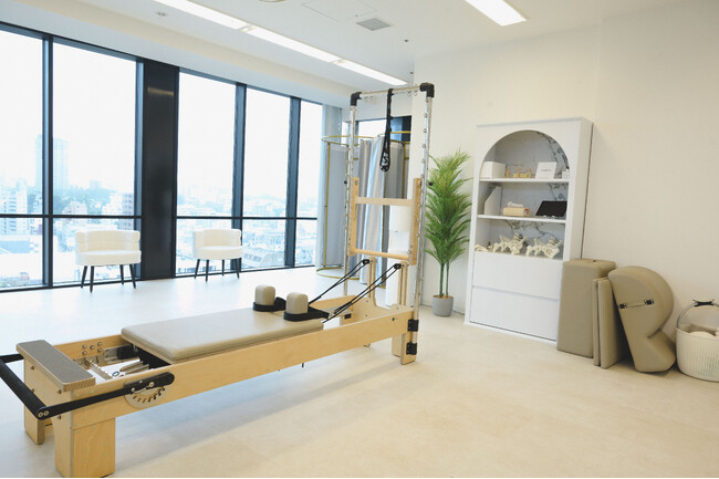 パーソナルマシンピラティス『STUDIO IVY PILATES』が、2024年10月15日(火)に、東京・成城学園前にNEW OPEN！