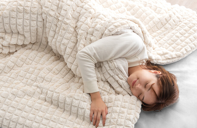 【タンスのゲン】独自開発の新素材“エアロゲルα綿”を使用した「mocoair」シリーズに5層構造のあったか掛け布団が登場！