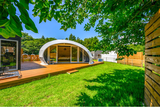 〔いぬやど新掲載〕全棟プライベート温泉・サウナ・焚き⽕付きのプレミアムグランピング施設「グランピングB&V 那須高原」～いぬやど会員さま限定の割引プラン新登場～