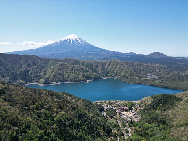 アミューズと都留文科大学の共同プロジェクト「地域の魅力発見!西湖カヤックエコツアー」を実施