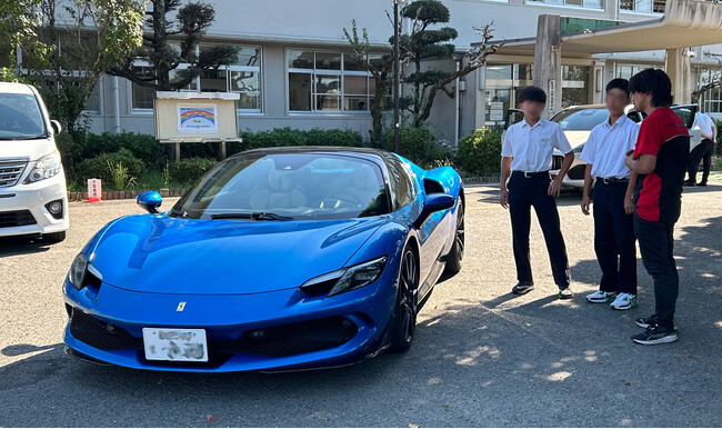 麻生工科自動車大学校 卒業生フェラーリのメカニックが中学校のガイダンスで未来を切り拓く情熱を語る！