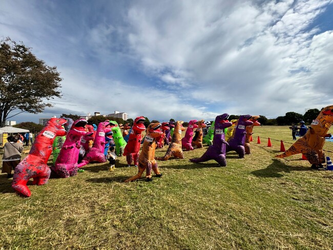 【お子さまも参加可能】カラフルな恐竜になって自然の中で体をいっぱい動かそう 「ティラノサウルス大運動会inかわさきフェア」開催