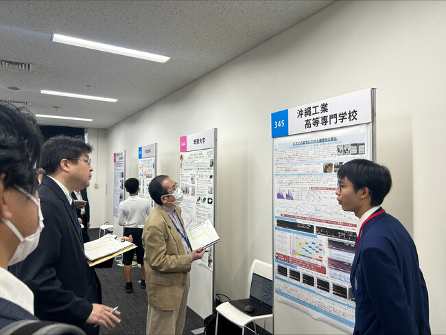 「サイエンスカンファレンス2024」にて、沖縄高専の受講生2名が研究発表大賞を受賞
