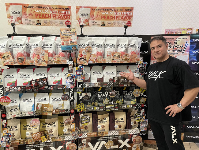 【ドン・キホーテ限定デザイン“フレッシュピーチ風味”が大盛況】世界二冠のトレーニング界のレジェンド山本義徳氏が九州初参戦　ドン・キホーテ中洲店とコラボイベントを開催しました