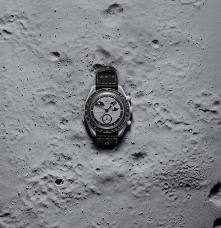 Bioceramic MOONSWATCH MISSION TO EARTHPHASE は、月から見た地球の壮麗さを讃えます。