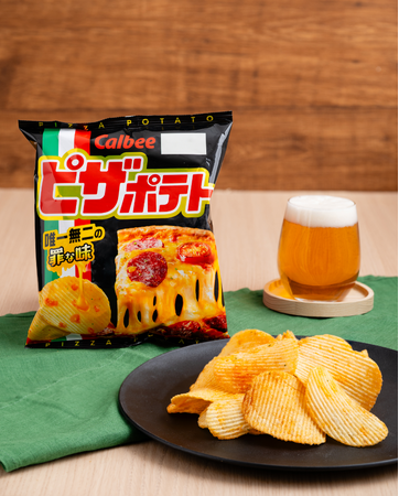 3年ぶりのリニューアル！より濃厚な味わいで満足感アップ！ 唯一無二の罪な味 15代目『ピザポテト』