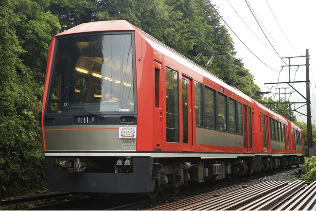 ２０２４年１１月１日でアレグラ号はデビュー１０周年を迎えます！箱根登山電車３０００形「アレグラ号」１０周年記念キャンペーン第１弾