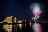 【シェラトン沖縄サンマリーナリゾート】-夜空に輝く花火と煌めく夜が彩る、心に残る沖縄の新年の幕開け-「年末年始イベント2025」を開催