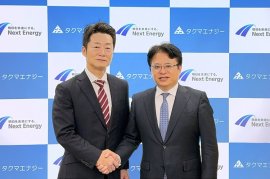 2024年10月25日 契約締結 (左から、タクマエナジー社長・西村、ネクストエナジー・伊藤社長) 2024年10月25日 契約締結 (左から、タクマエナジー社長・西村、ネクストエナジー・伊藤社長)