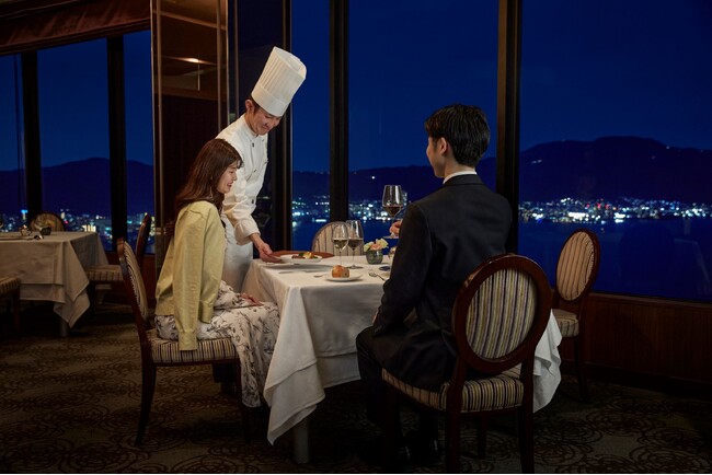 【びわ湖大津プリンスホテル】びわ湖の絶景とホテルシェフが演出アニバーサリーを彩るクリスマス期間限定メニューを販売