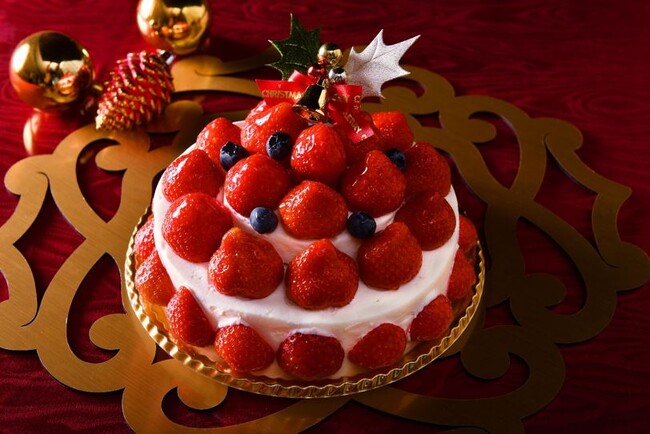 「KARIN」あまおう苺をたっぷり20個以上使用した贅沢なクリスマスケーキが登場！ケーキを囲むワクワク感、心躍るひとときを。