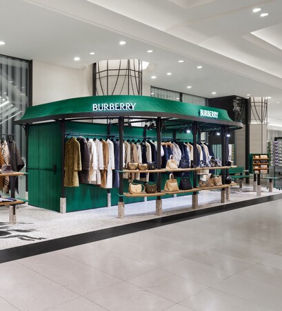 【BURBERRY】阪急うめだ本店 アウターウェアを讃えた期間限定ポップアップストアに多彩なゲストが来場