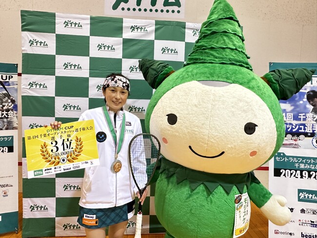 ダイナム、スカッシュ松井千夏選手とスポンサー契約を継続